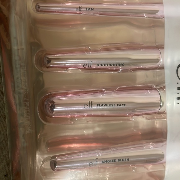 E.L.F  Face brush kit - Picture 4 of 4